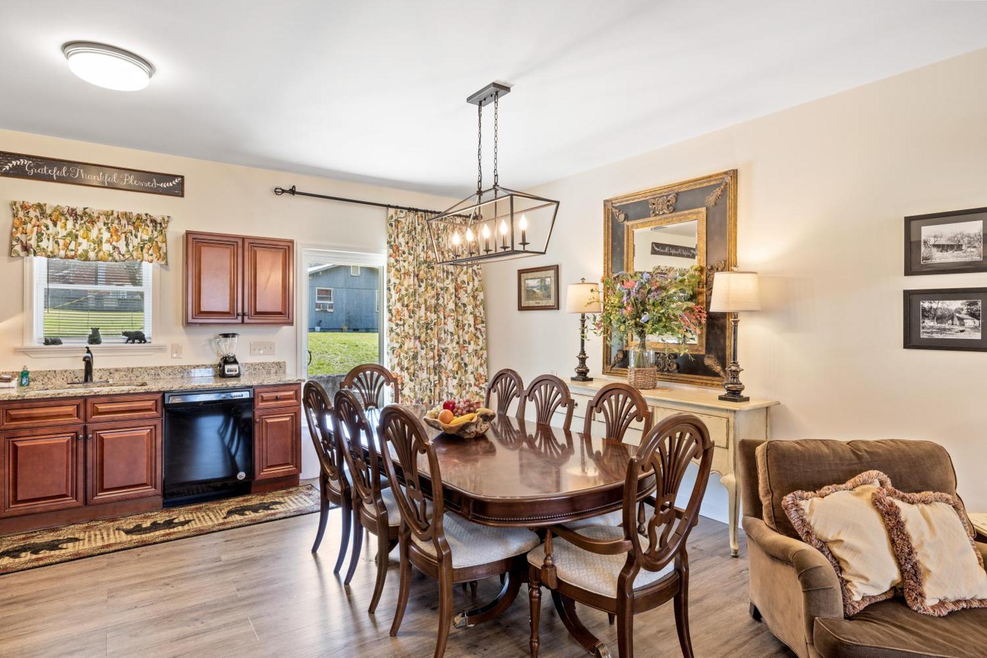 Bear Pass Is A 3 Bed 2 Bath Craftsman Style Home Located Within Walking Distance To Dt Gatlinburg Exterior photo