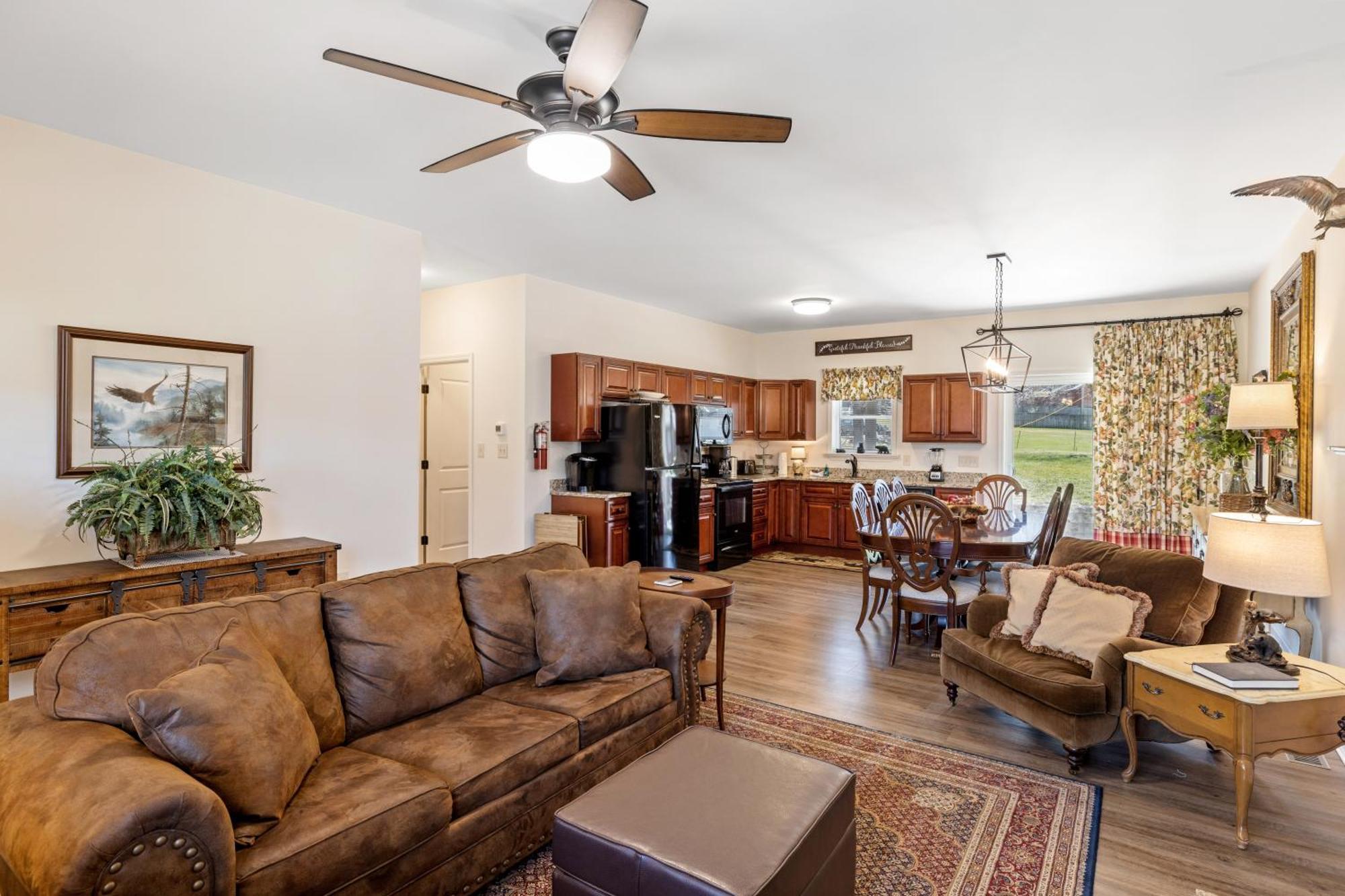 Bear Pass Is A 3 Bed 2 Bath Craftsman Style Home Located Within Walking Distance To Dt Gatlinburg Exterior photo