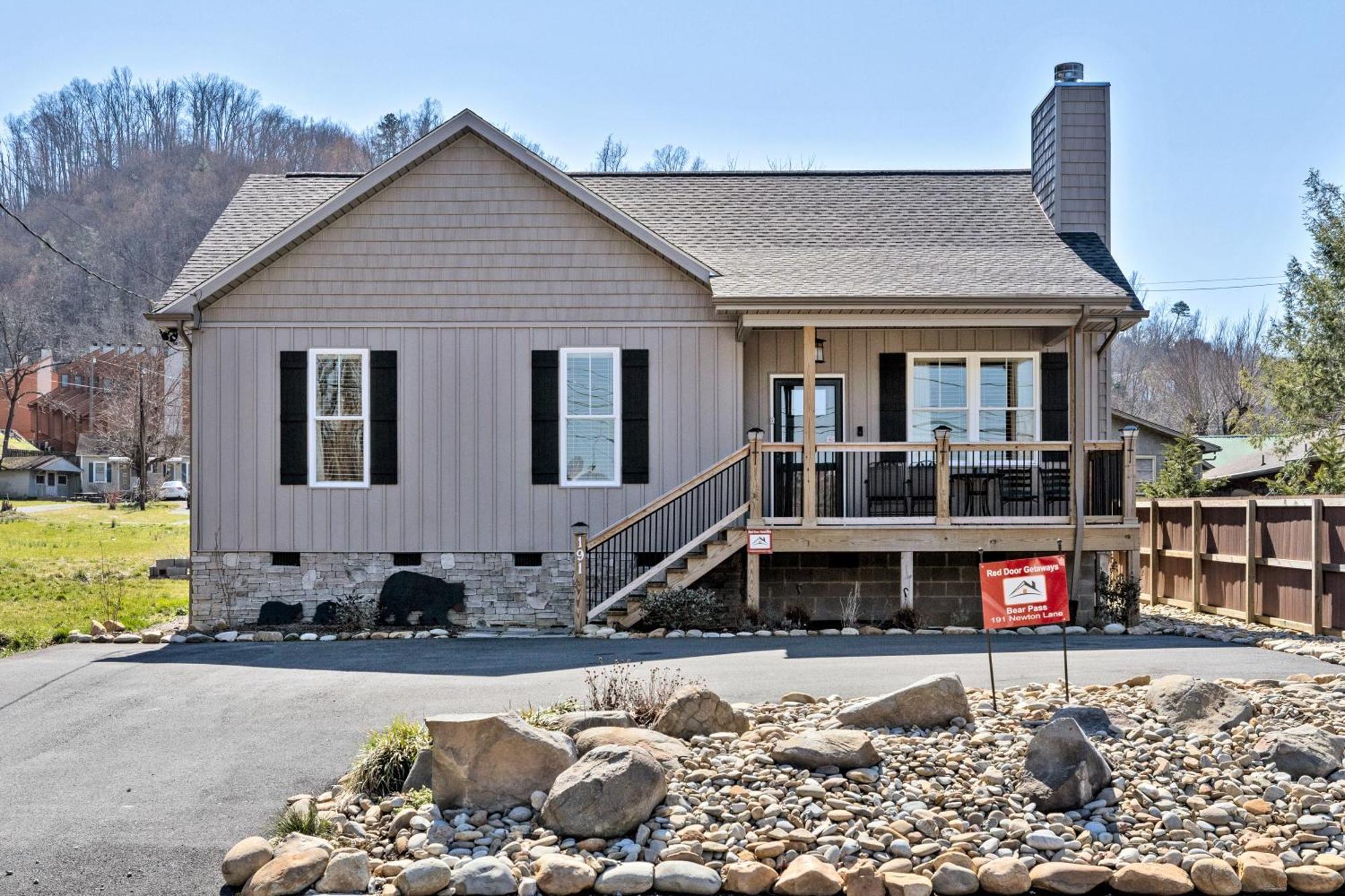 Bear Pass Is A 3 Bed 2 Bath Craftsman Style Home Located Within Walking Distance To Dt Gatlinburg Exterior photo