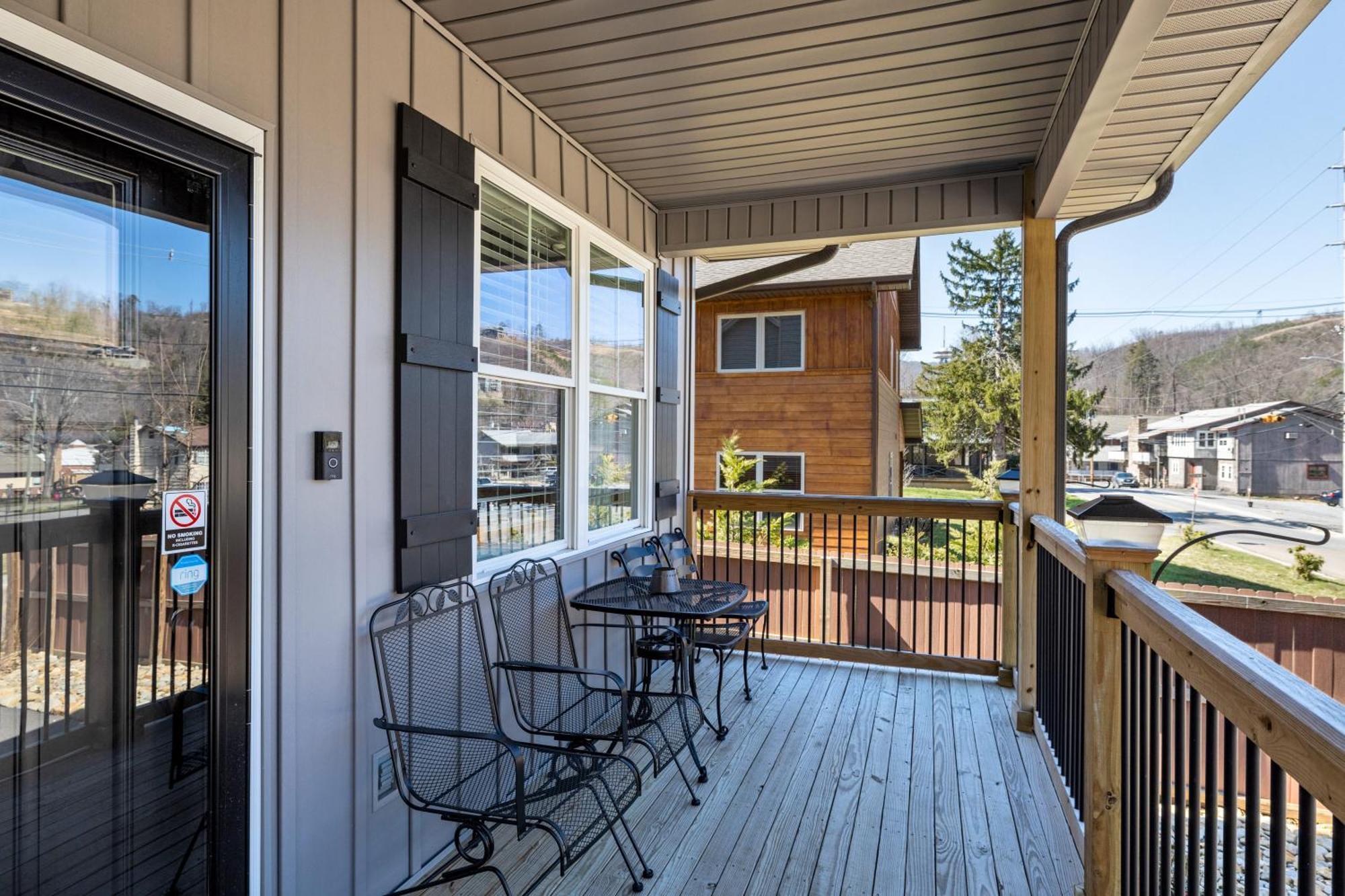 Bear Pass Is A 3 Bed 2 Bath Craftsman Style Home Located Within Walking Distance To Dt Gatlinburg Exterior photo